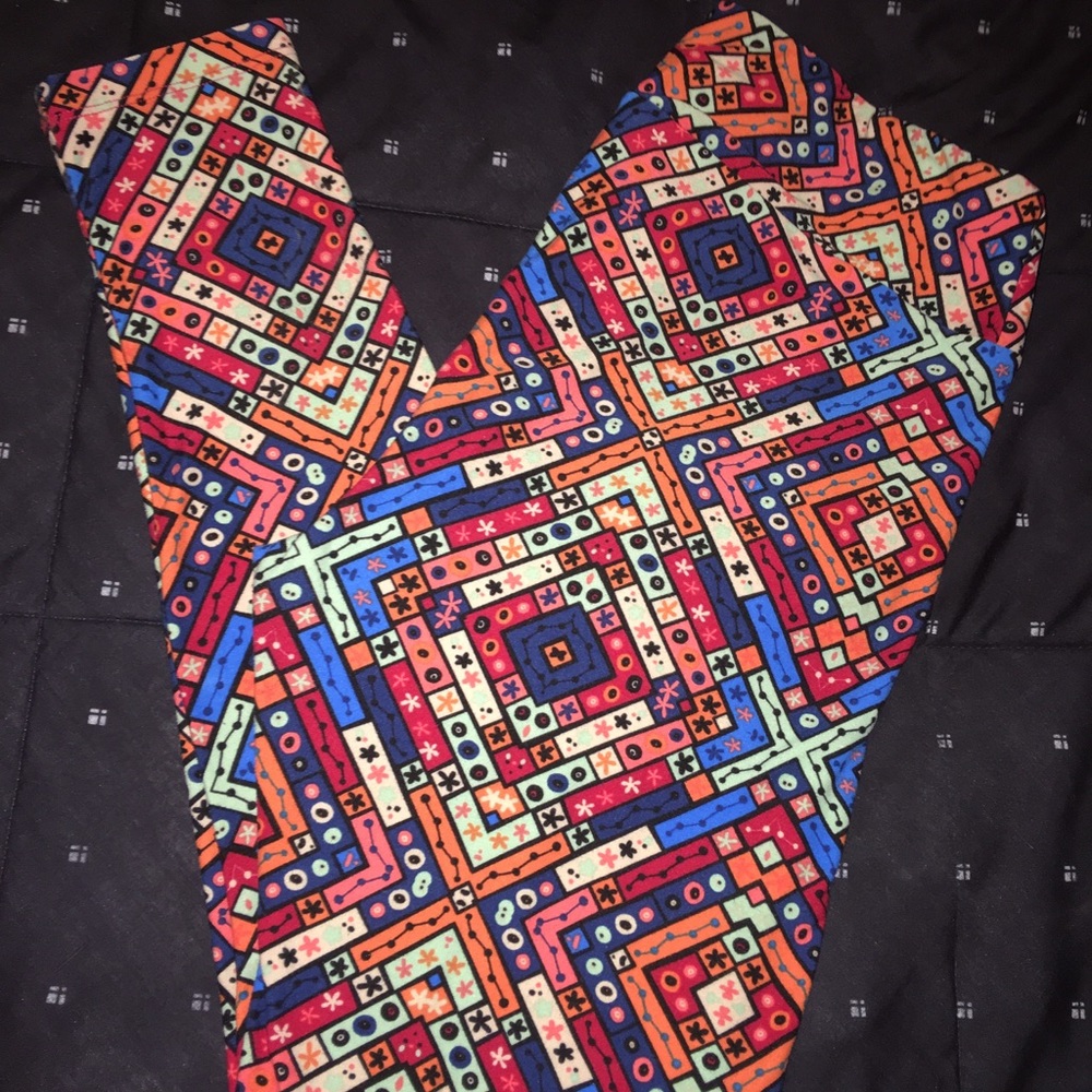 “Like New” LuLaRoe Leggings Size TC (Fits 12-20)
